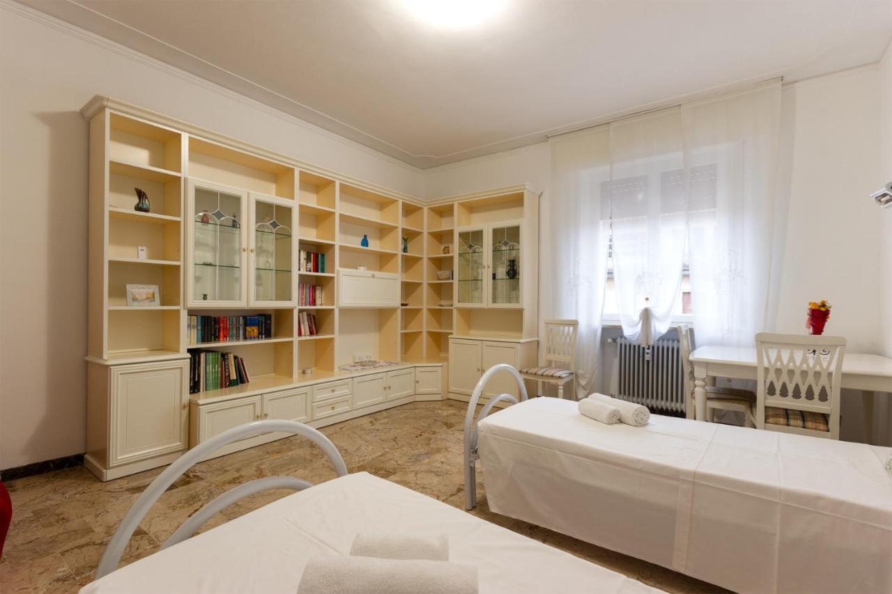 Flower Apartment Mantova Bagian luar foto